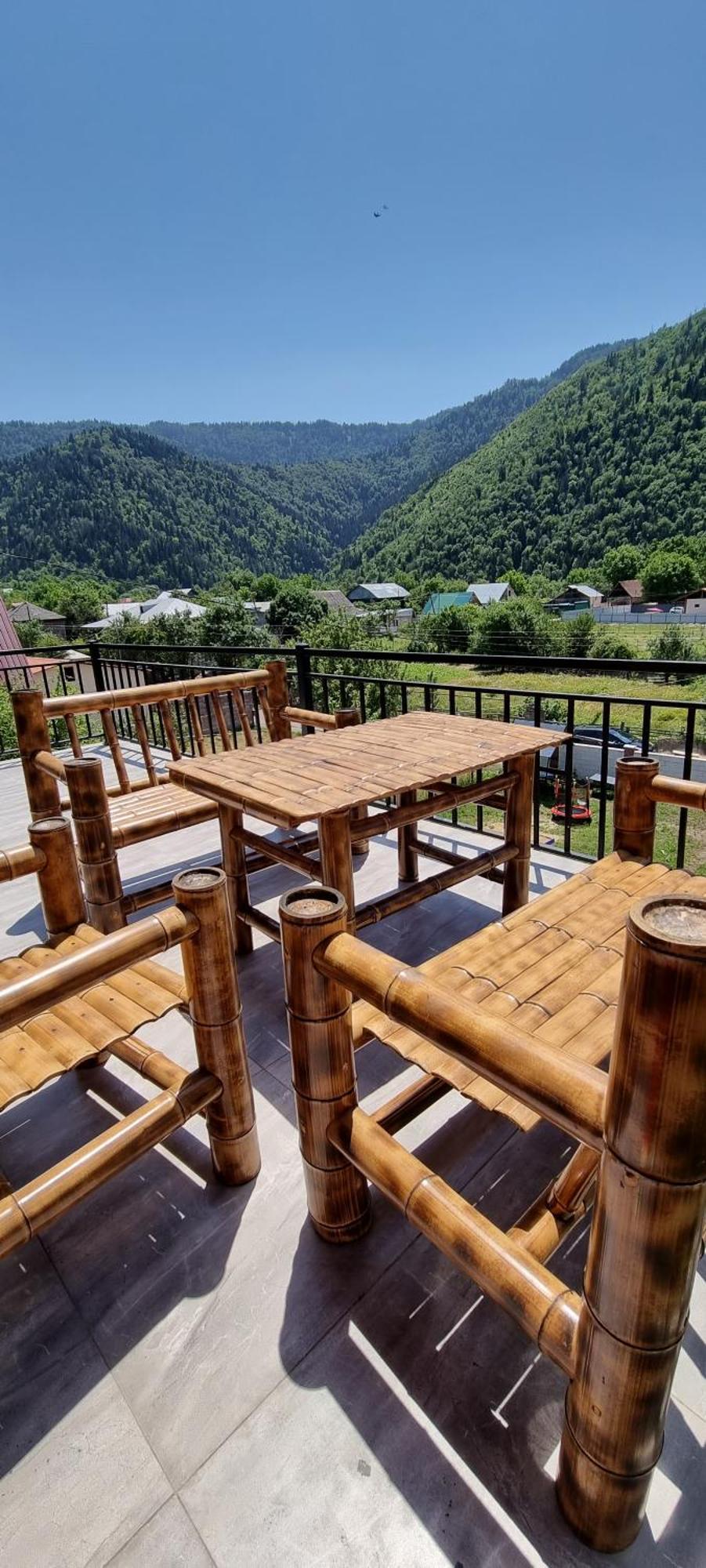 Green Mountain Borjomi Bilik gambar